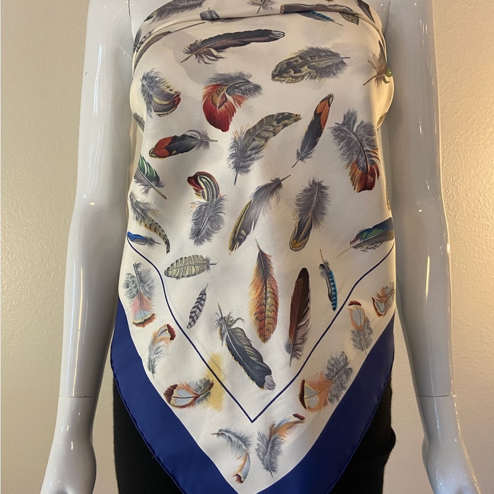 Hermès Paris Plumes par Henri de Linare’s Vintage Scarf. 90cm